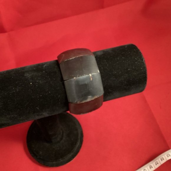 Elastic brown horn (?) pieces bracelet - Picture 2 of 9